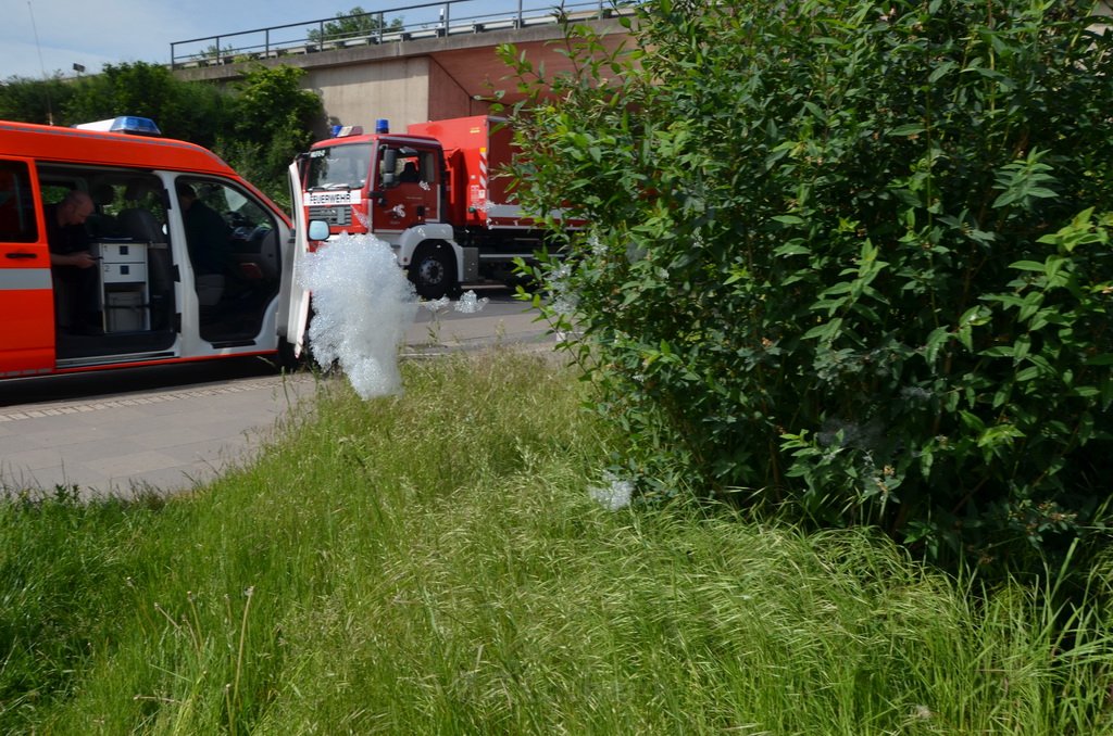 Grossfeuer Poco Lager Koeln Porz Gremberghoven Hansestr P977.JPG - Miklos Laubert